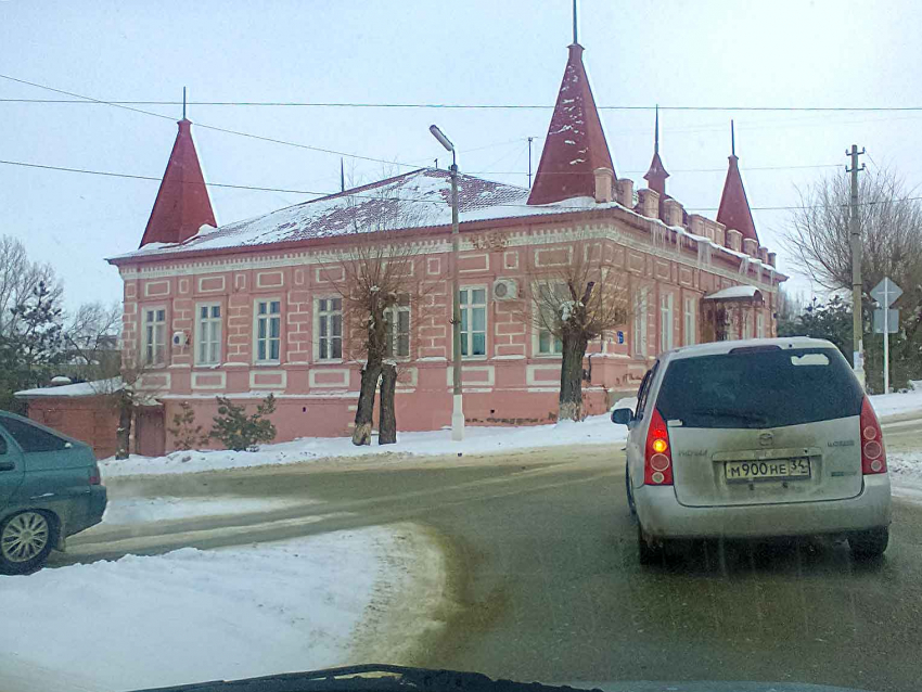 Техника камышинского «Благоустройства» минувшей ночью активно вывозила из города снег