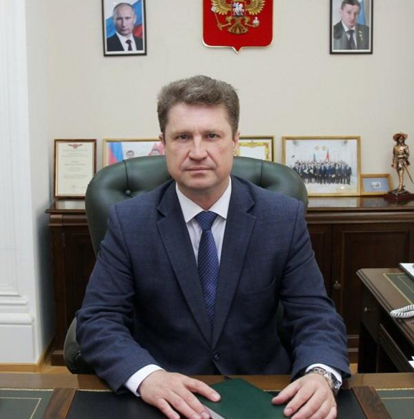 С официального сайта администрации Камышина на две недели исчезла всякая информация о деятельности главы города Станислава Зинченко, кроме его портретов