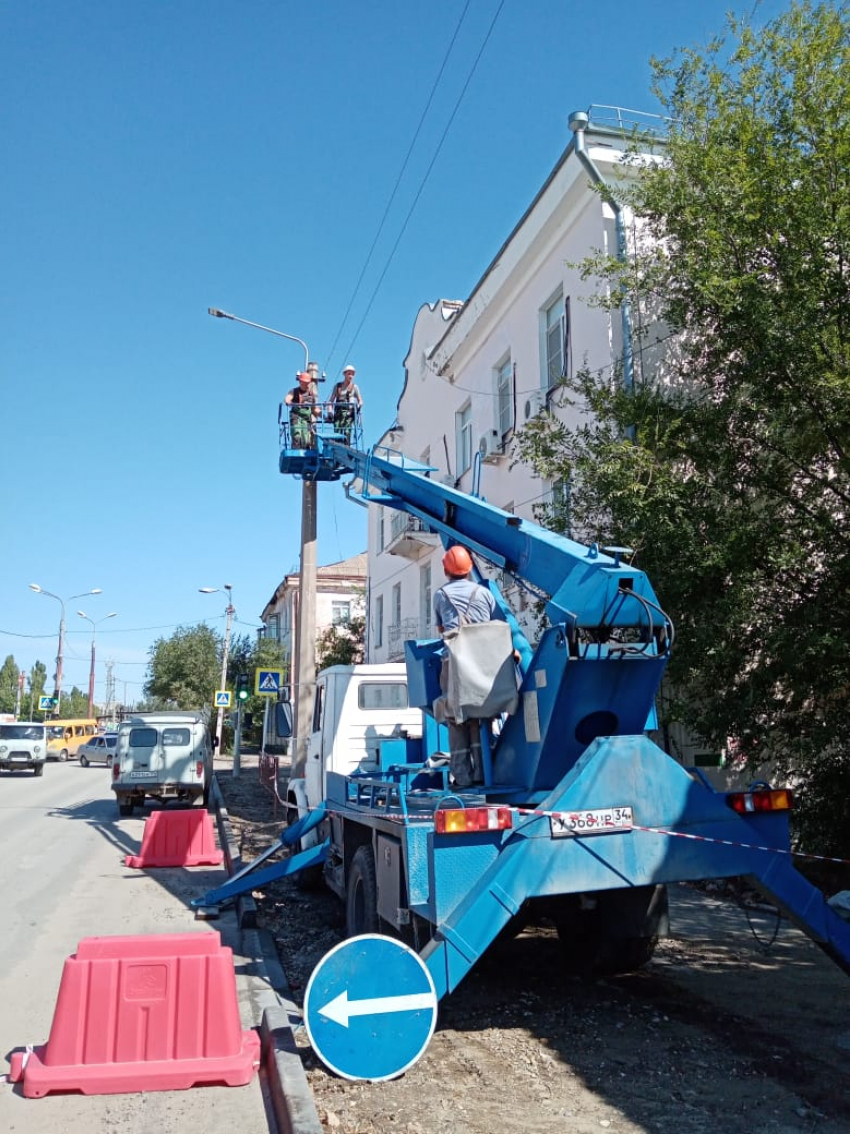 Подрядчики «КамышинТеплоЭнерго» завершают восстановительные работы после долгих «раскопок» на улице Текстильной