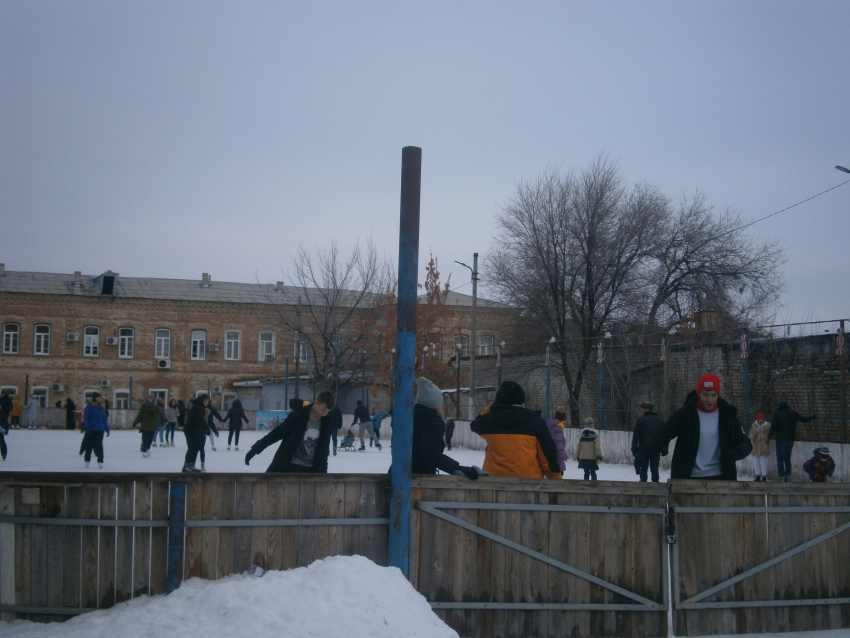 На катке городского парка заиграла музыка после публикации на сайте «Блокнот Камышина»
