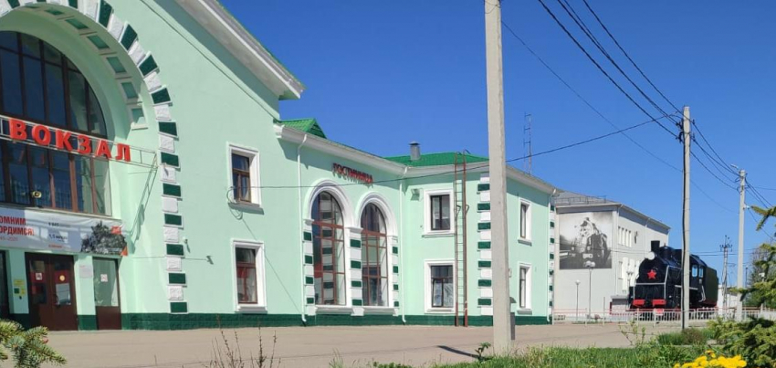 Поезда, идущие через станцию Петров Вал в Камышинском районе, задерживаются после атаки беспилотников