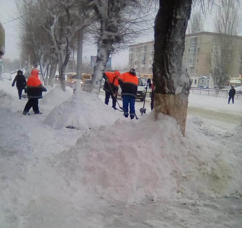 Снегопад в Камышине пока «обгоняет» коммунальщиков