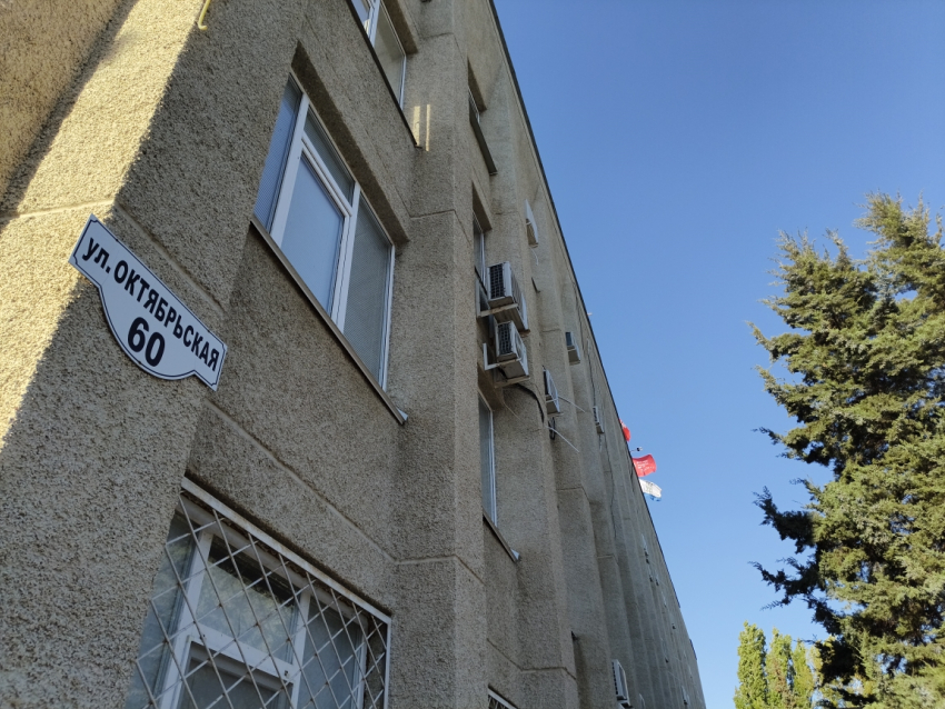 В Камышине неподалеку от администрации города в полнеба горела очередная мусорка (ВИДЕО)