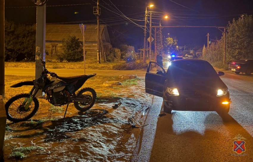 В тихом селе Камышинского района водитель иномарки снес мотоциклиста без прав