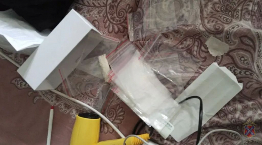 В Камышине полицейские задержали 19-летнего фигуранта, подозреваемого в незаконном обороте наркотиков