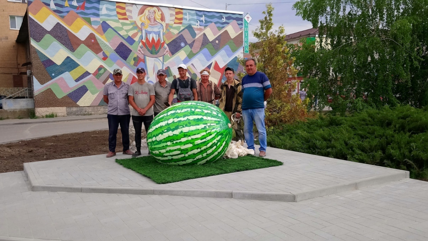 Кто заказал памятник Арбузу в Камышине