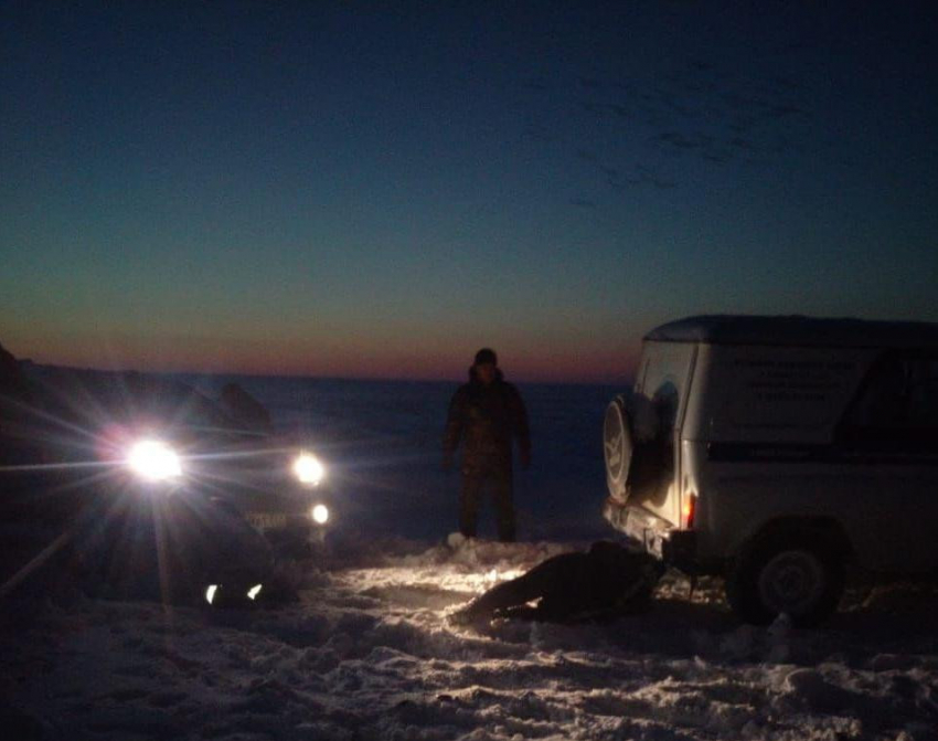 Из снежного плена волгоградские полицейские спасли путешественника, которого завел по короткому пути в сугробы навигатор (ВИДЕО)