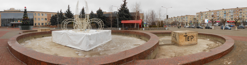 Панорама около светящегося оленя в Камышине - как на заброшенном складе, - камышанин