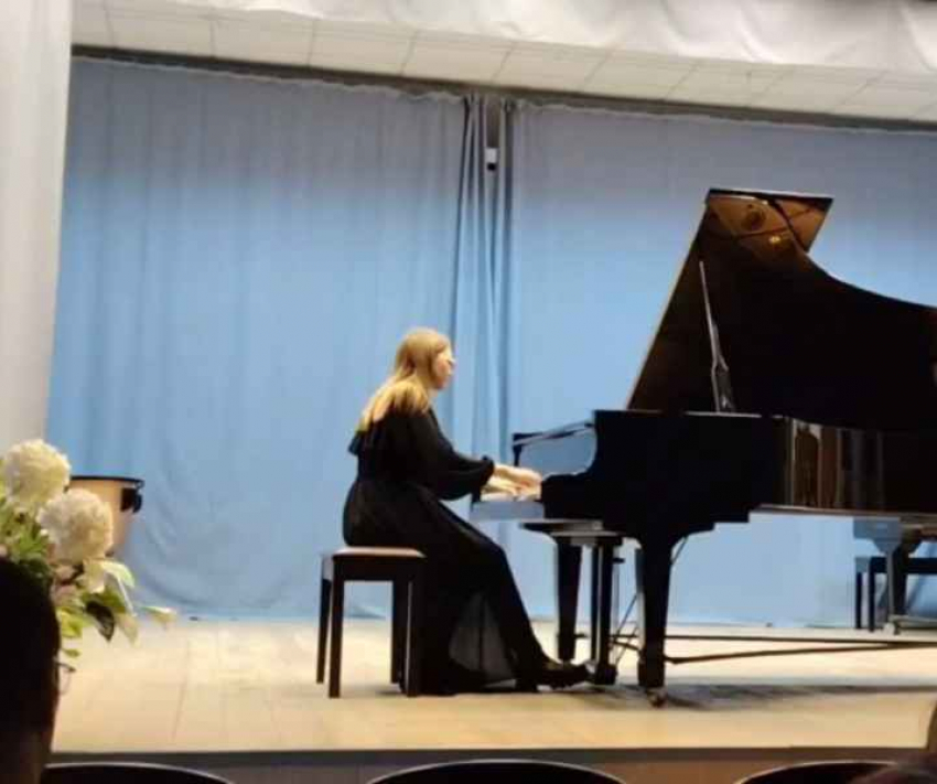 Студентка из Камышинского колледжа искусств, пианистка Екатерина Рогожкина стала звездой международного конкурса