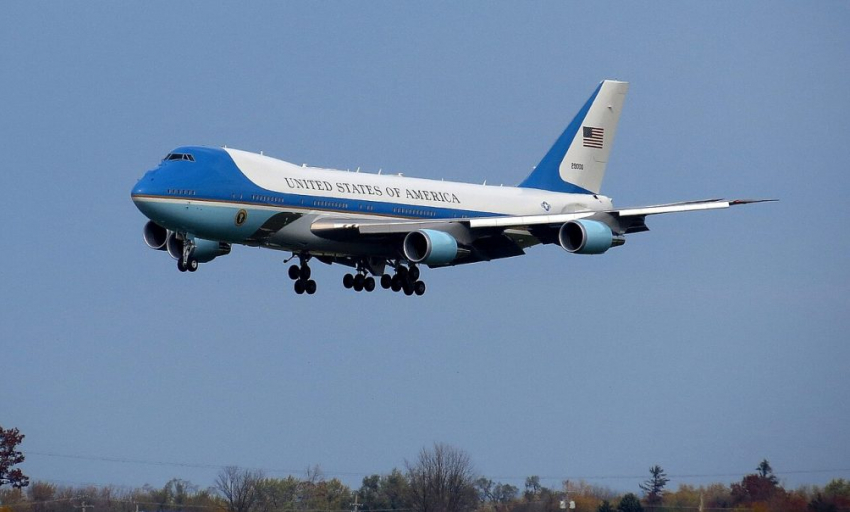 Под угрозой борт №1 США, Рубио и Хегсет: неизвестные БПЛА появились над авиабазой под Вашингтоном