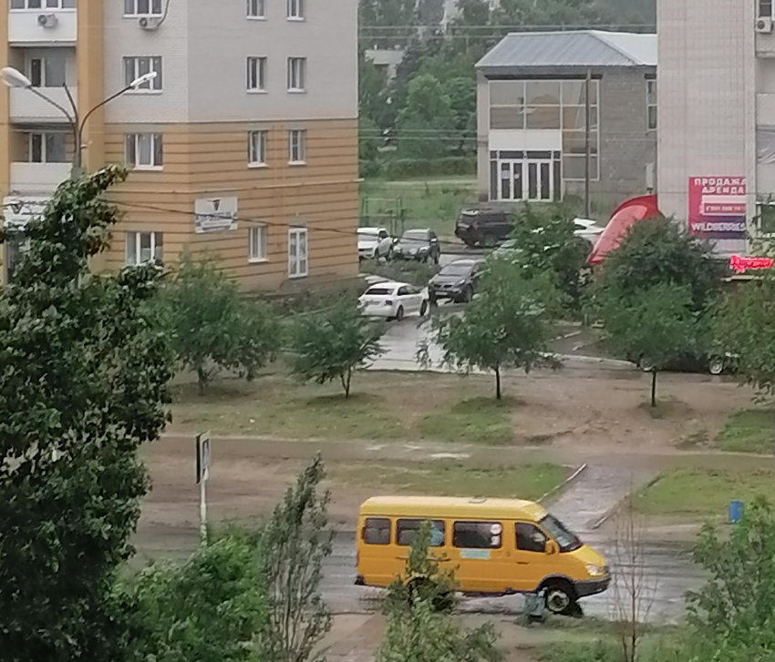 Камышин накрыл дождь с ветром