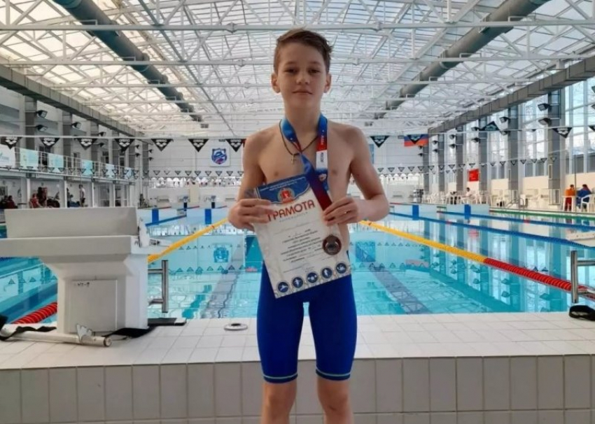 Юный камышанин Кирилл Юшин взял «бронзу» в первенстве Волгоградской области по плаванию