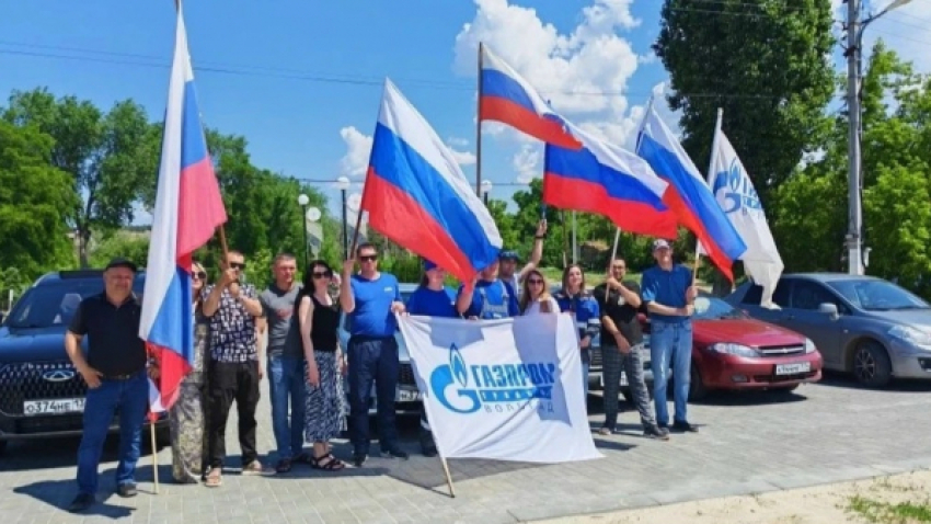 Праздничный автопробег в селе Антиповка Камышинского района