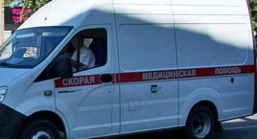 Четыре машины улетели в кювет в Волгоградской области: двое в морге, трое в больнице