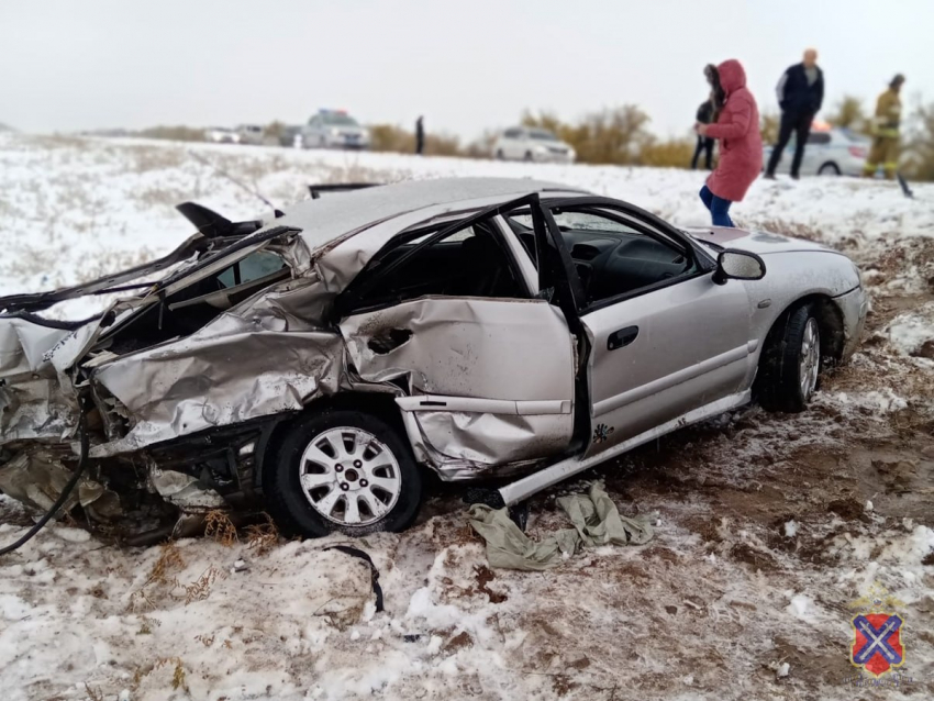 В Быковском районе в день первого снега разбился и мгновенно погиб водитель иномарки