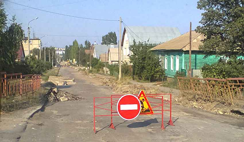 В Камышине все лето, с раскачкой ремонтируют небольшой участок улицы Калинина