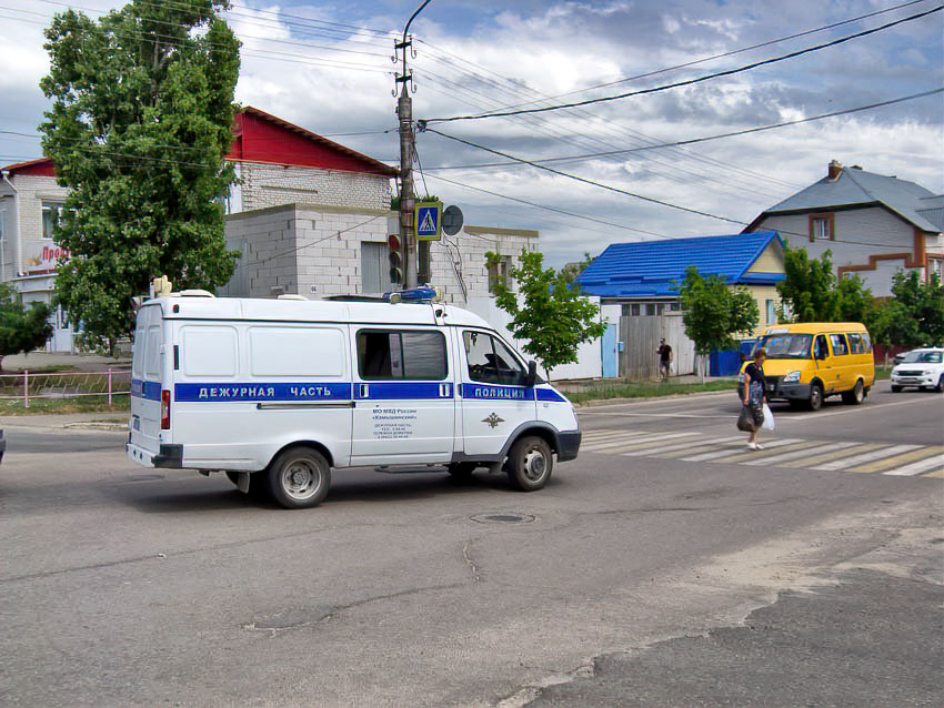 В Камышине оперуполномоченные уголовного розыска задержали подозреваемого в уличном грабеже