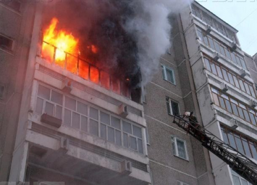 В Камышине загорелась 9-этажка на улице Некрасова