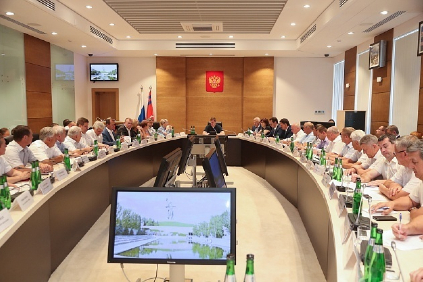 Губернатор Андрей Бочаров «побеспокоил» глав муниципалитетов в выходной из-за чрезвычайной жары