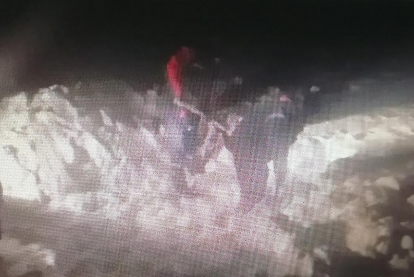  В Камышинском районе энергетики проводят плавку гололеда на воздушных линиях электропередач