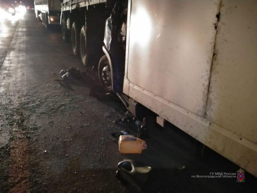На московской трассе «слепились» вместе три грузовика, водители еще легко отделались