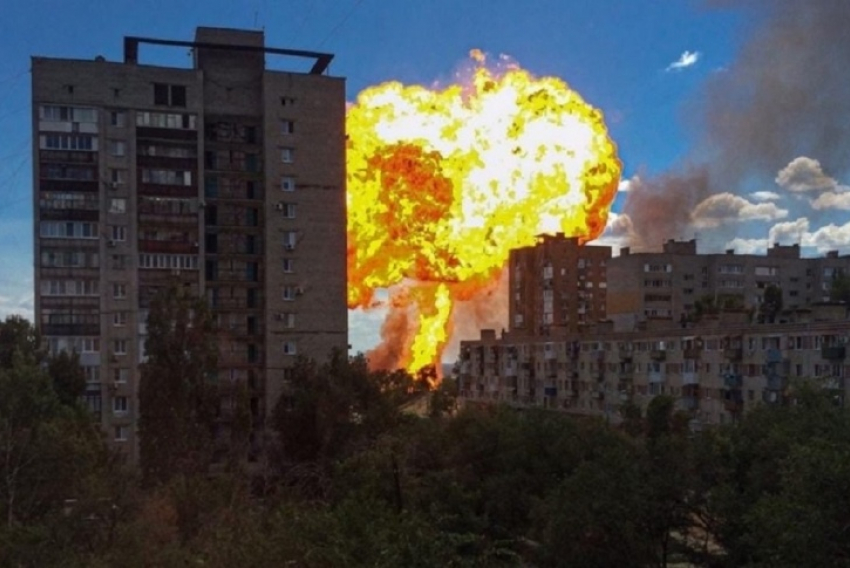 Момент мощного взрыва на АЗС в Волгограде попал на видео, - V1.RU (ВИДЕО)