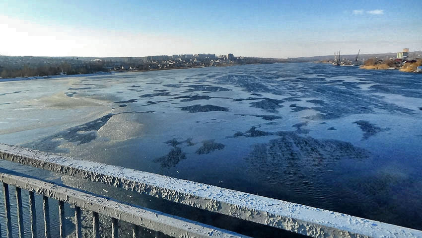 Сегодня, 19 декабря, в Камышине начала замерзать река