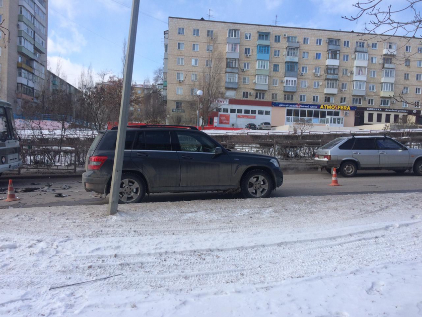 В Камышине на улице Некрасова после столкновения водитель сбежал с места ДТП
