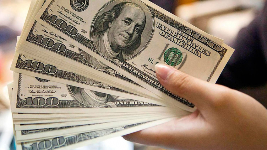 Со 2 марта из России запрещено вывозить валюты больше, чем  10 тысяч долларов