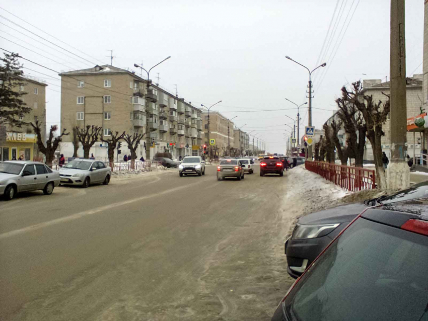 Камышанин под Новый год на улице Ленина исколол знакомого ножницами из-за тысячи рублей