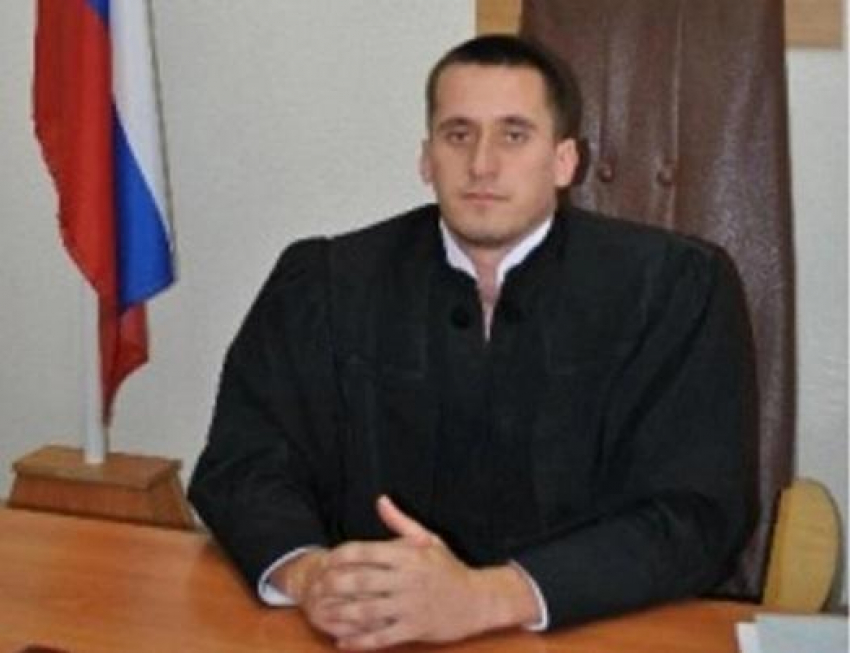 Полномочия зверски убитого в Камышине судьи Василия Ветлугина  прекращены в связи со смертью