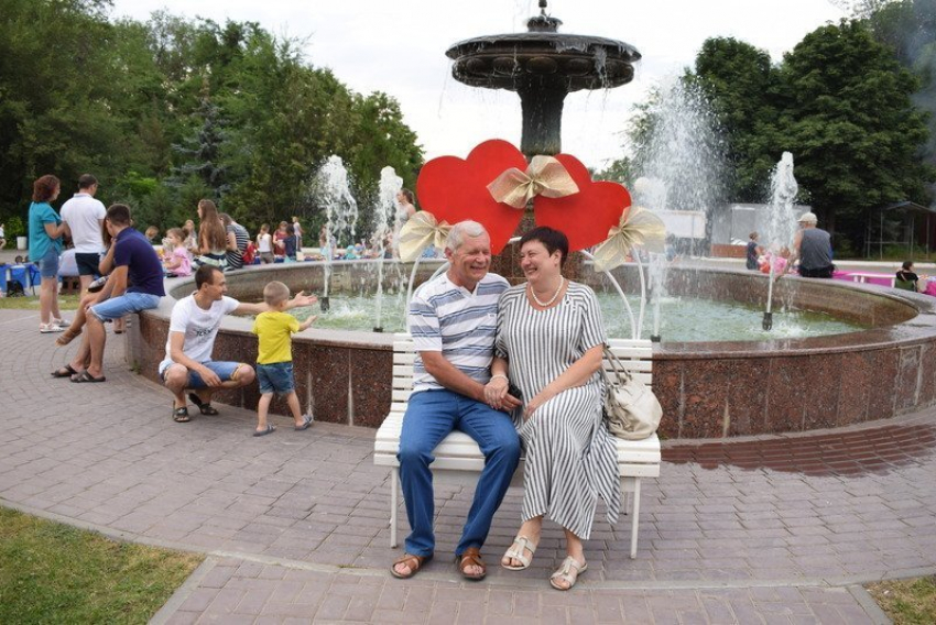 Муж и жена Юрий и Нина Шеины из Камышина получили от губернатора медали за супружескую верность