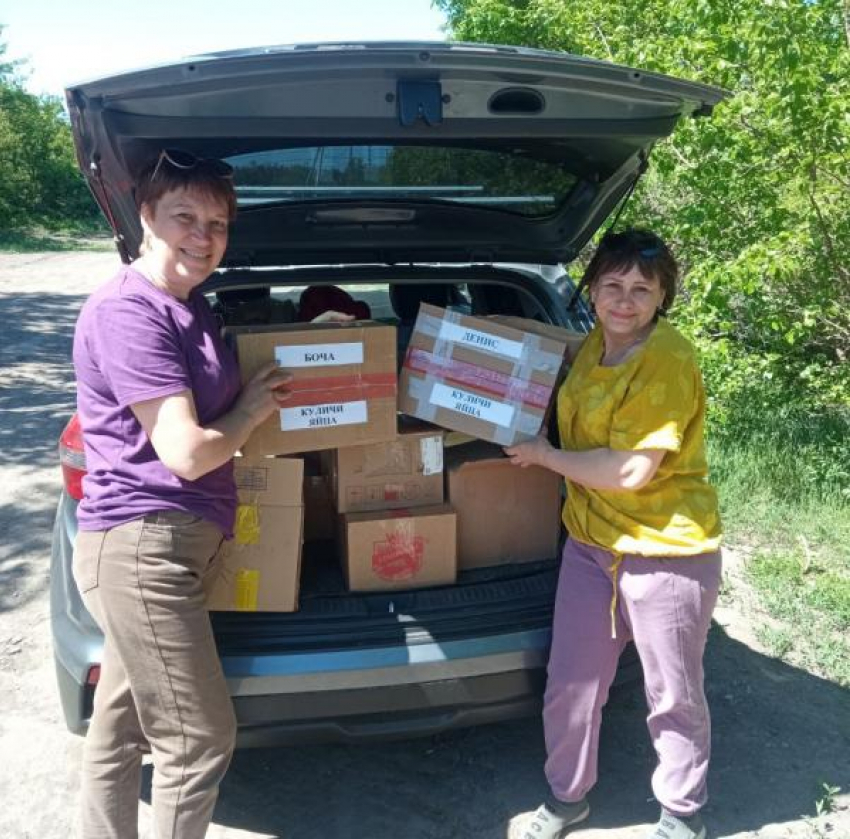 Мужественные женщины из Камышинского района отвезли посылки от земляков на передовую 