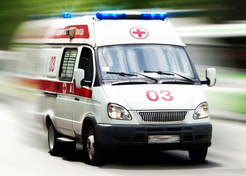 На трассе Волгоград - Камышин столкнулись автомобили из Перми и Челябинска, медики оказались загружены работой с пострадавшими
