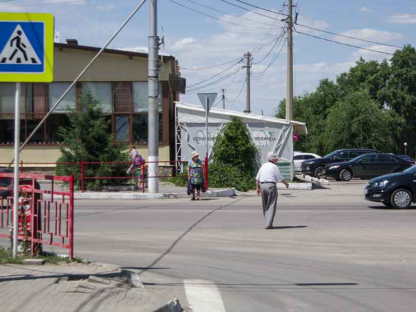 В канун профессионального праздника сотрудники ГИБДД Камышина называют лучшим подарком осторожность пешеходов и профессионализм водителей