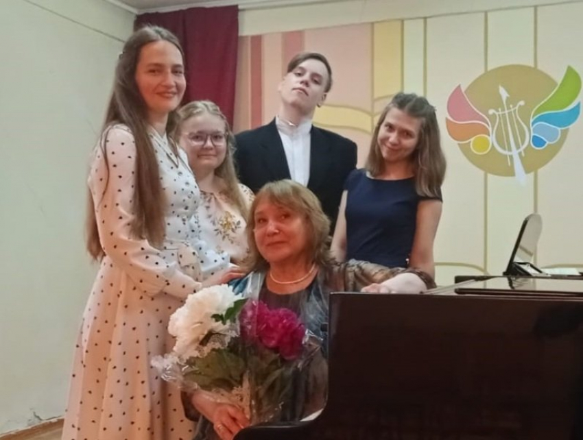 В Камышине сразу три воспитанника преподавателя по классу фортепиано Людмилы Лебедевой стали лауреатами престижных конкурсов