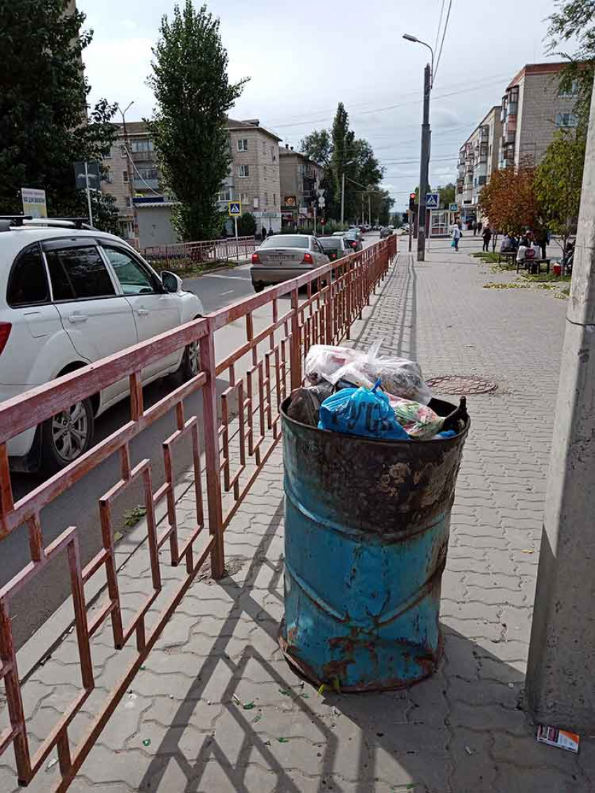 Разве можно унижать камышан уродливыми урнами- «бочками» в центре города? - камышанка