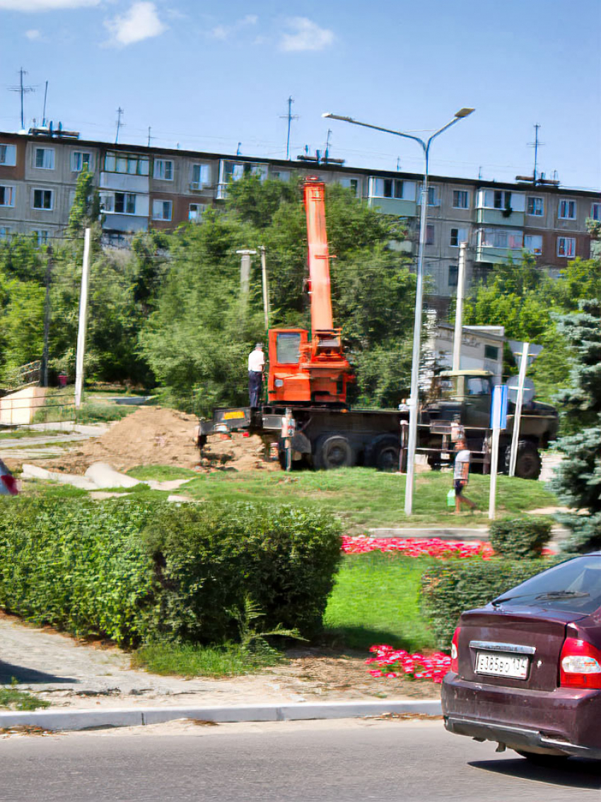Почему летом в Камышине не пройти из-за котлованов даже по центральным улицам? - камышанка