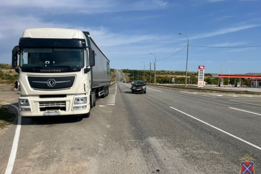 На трассе между Камышином и Волгоградом в жестком столкновении разбилась пассажирка иномарки