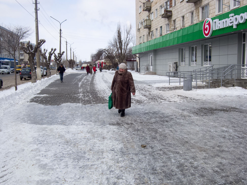 В Камышине негодяй придумал для пенсионерки фейк про налоговый сбор и обманул ее на 23 тысячи