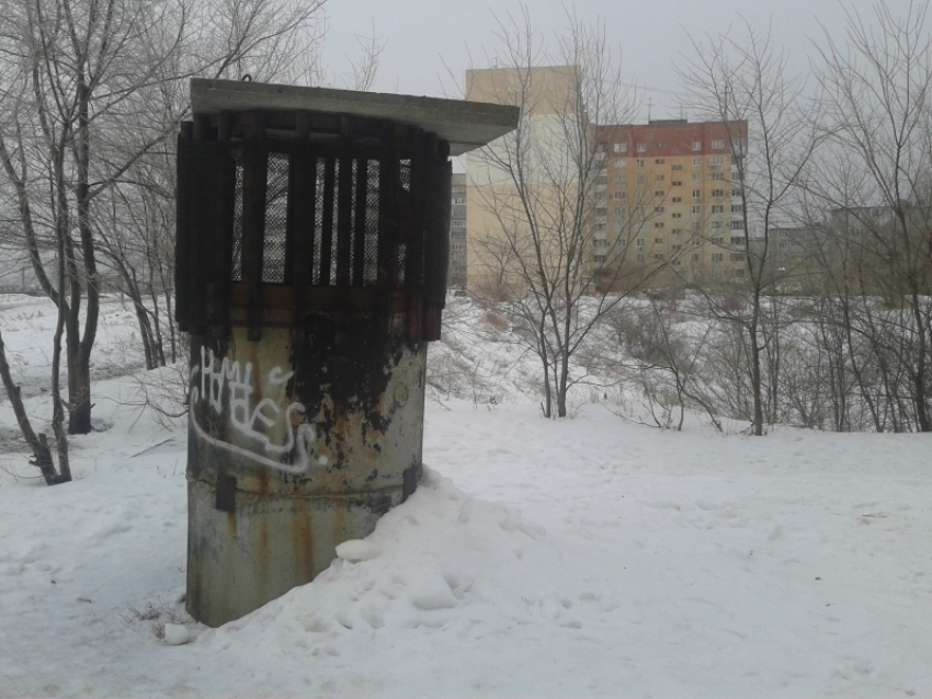 "Уродина» в пятом микрорайоне Камышина - это вытяжка из бомбоубежища? 