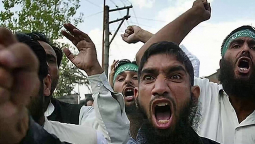 Сторонник радикального ислама «воспитывал» пасынка на роликах о деятельности запрещенной террористической организации