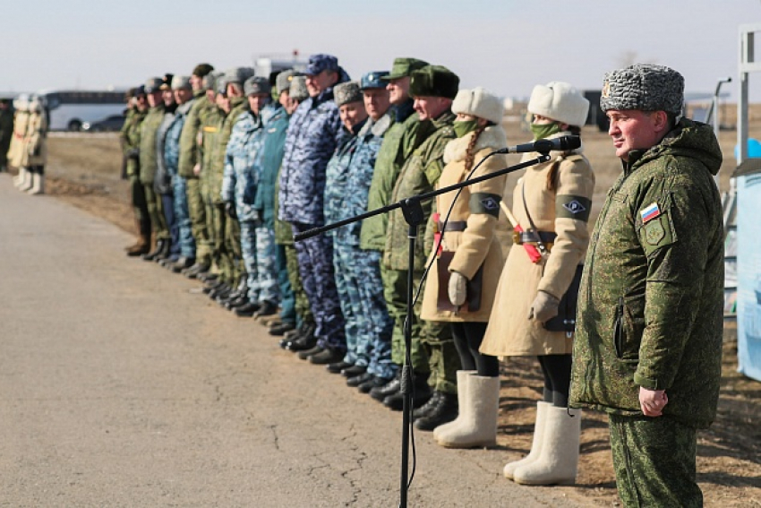 Андрей Бочаров собрал чиновников, военных и силовиков на полигоне Прудбой