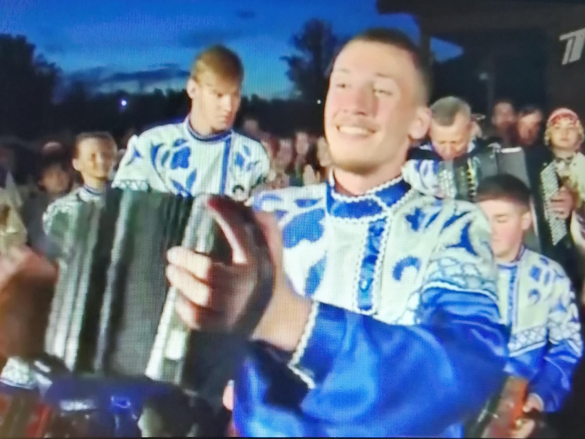 Образцовый ансамбль «Колокольчик» из Камышина вновь задорно «прозвенел» на Первом канале 