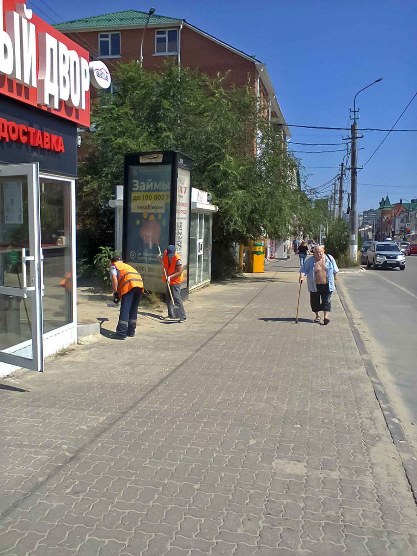 Почему в Камышине не подмести песок на центральных улицах машинами- «щетками"? - камышанка