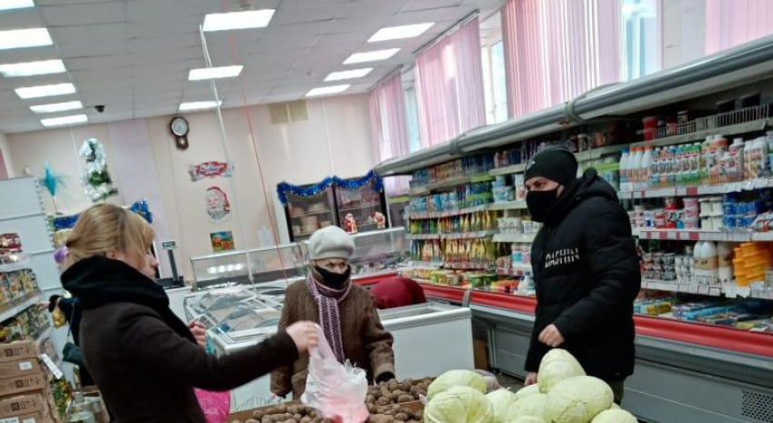 Протоколов на нарушителей масочного режима в Камышине составляется меньше, а заражаются камышане десятками