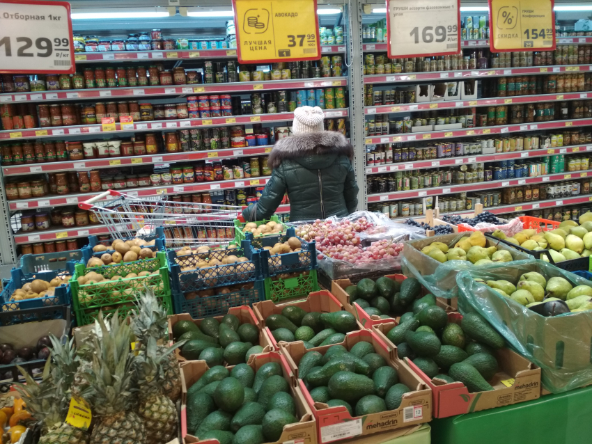 В Камышине покупатели гипермаркета «набросились» на тропические авокадо так, будто без этой экзотики Новый год не состоится