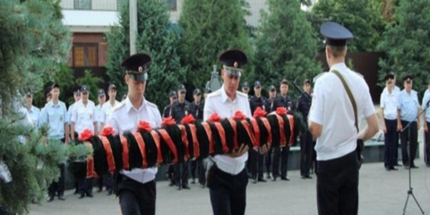 В Камышине почтили память двух погибших милиционеров при исполнении