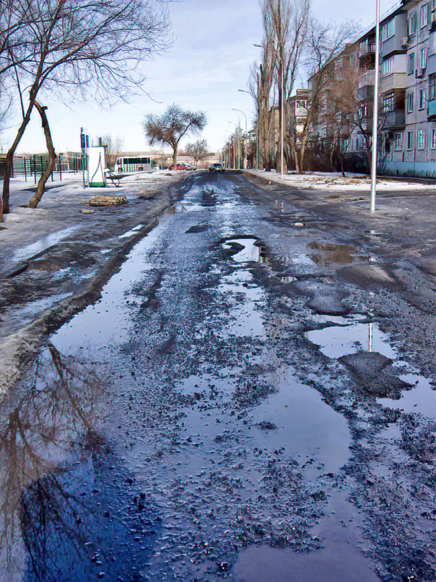 Губернатор Андрей Бочаров провел совещание по «постзимним» дорогам в городах и поселках 