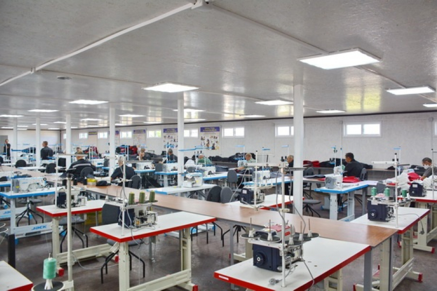 В камышинской «двадцатьчетверке» заключенных усадили к швейным машинкам